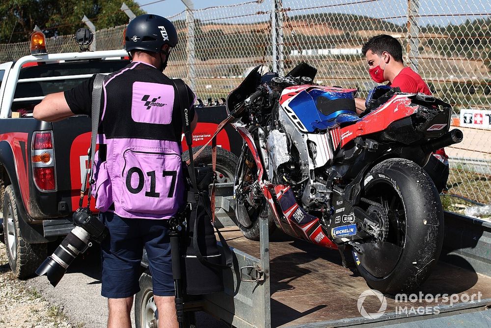 La moto de Jorge Martin, Pramac Racing, tras la caída