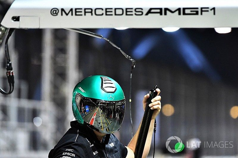 Mec&aacute;nicos de Mercedes AMG F1