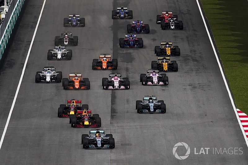 Lewis Hamilton, Mercedes AMG F1 W08, Max Verstappen, Red Bull Racing RB13, Daniel Ricciardo, Red Bul