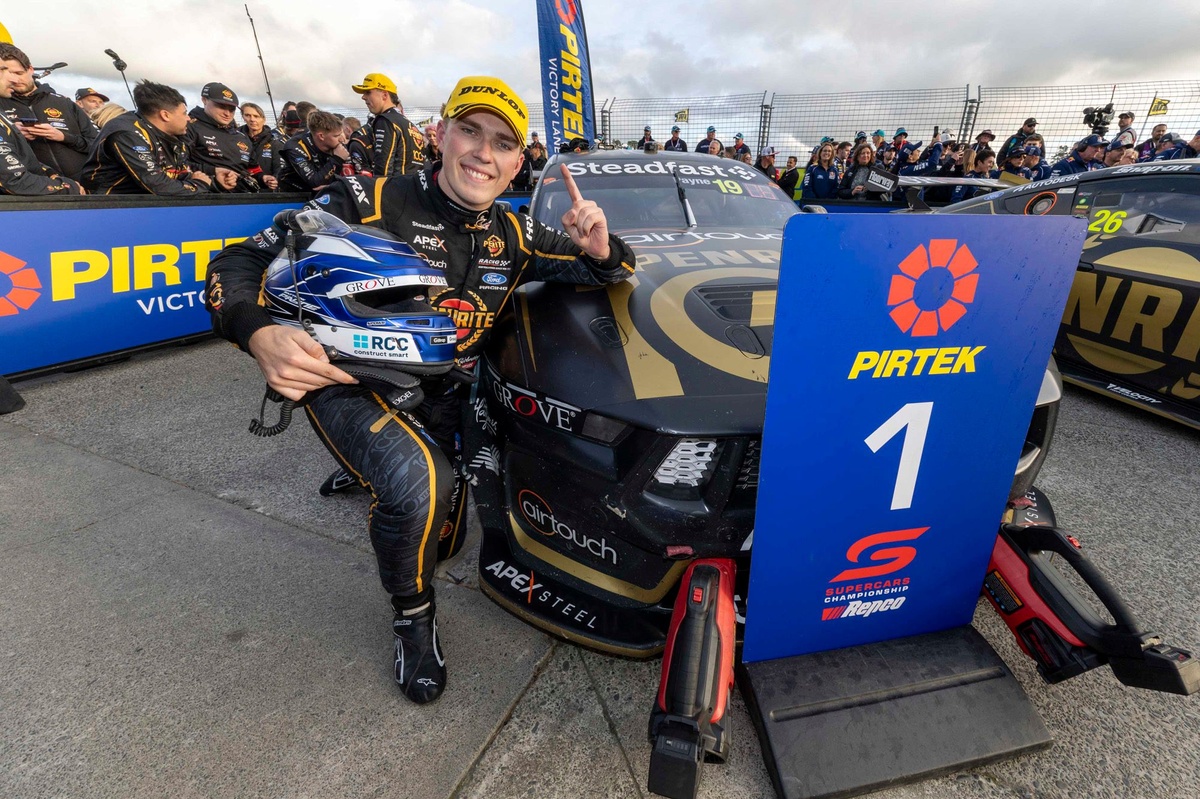 Supercars Perth: Payne outduels Feeney for victory