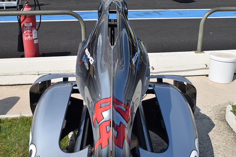 Mercedes: la W09 con il camino sul cofano motore e i deviatori di flusso sulle pance
