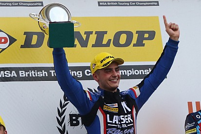 Silverstone BTCC: Moffat ends weekend with first 2018 win