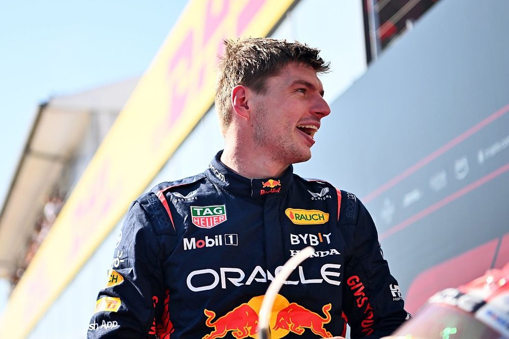 El ganador Max Verstappen, Red Bull Racing RB19
