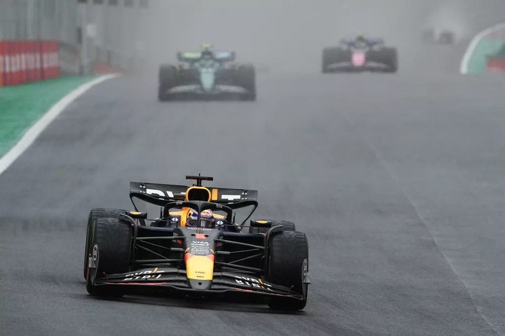 Max Verstappen, Red Bull Racing RB20, Fernando Alonso, Aston Martin AMR24, Pierre Gasly, Alpine A524