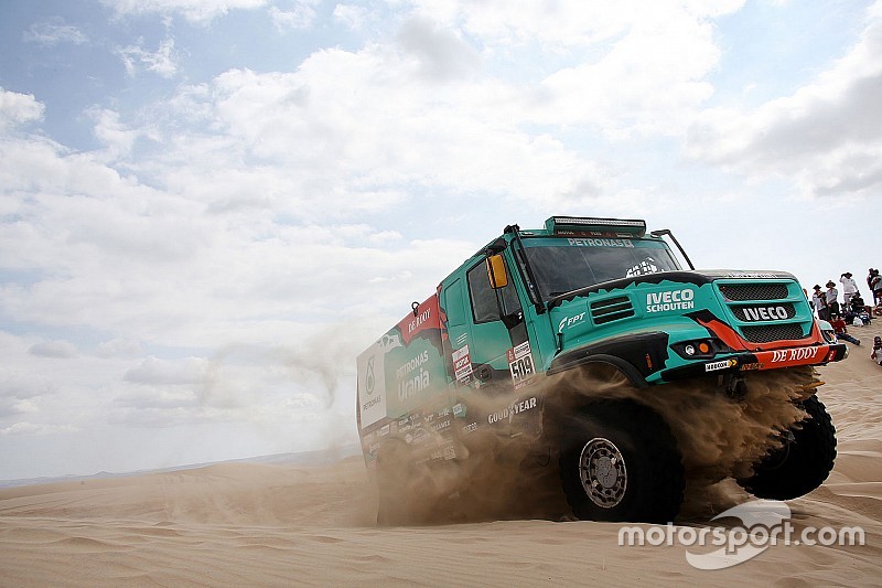Гонщик IVECO фінішував без лобового скла на другому етапі Дакара-2019