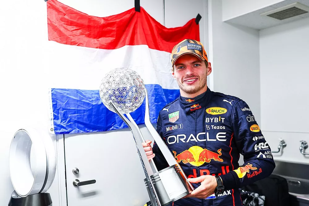 El campe&oacute;n del mundo Max Verstappen, Red Bull Racing celebra su bicampeonato con el equipo
