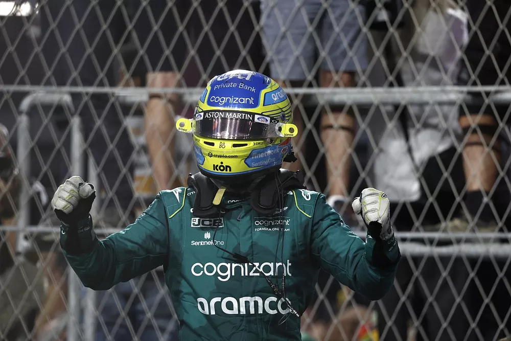 Fernando Alonso, Aston Martin F1 Team, 3rd position, on the podium