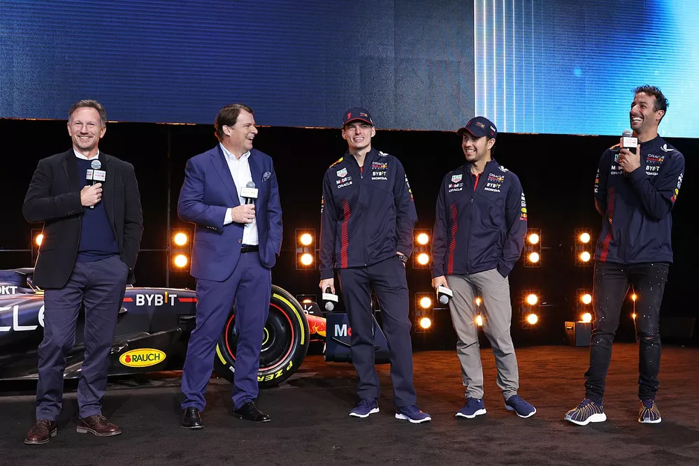 Christian Horner, director del equipo Red Bull Racing, Jim Farley, CEO de Ford, Max Verstappen, Red Bull Racing, Sergio P&eacute;rez, Red Bull Racing, Daniel Ricciardo, Red Bull Racing.