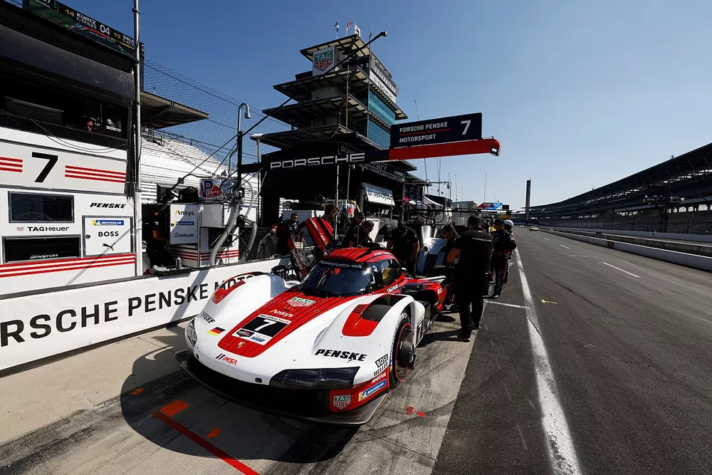 #7 Porsche Penske Motorsport Porsche 963: Matt Campbell, Felipe Nasr