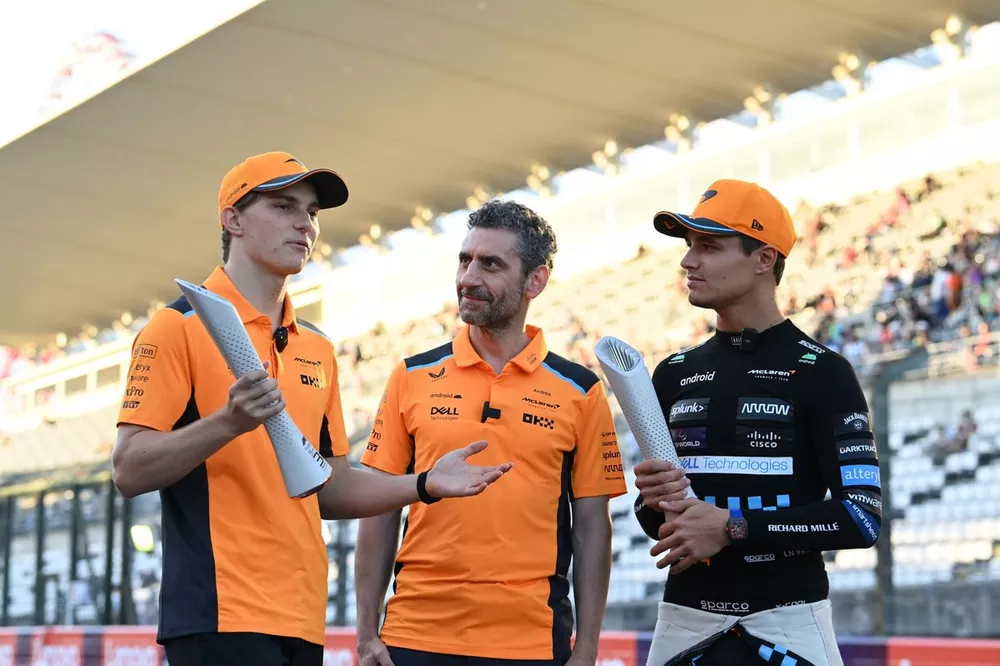 Oscar Piastri, McLaren, 3rd position, Andrea Stella, Team Principal, McLaren, Lando Norris, McLaren, 2nd position, with the trophies