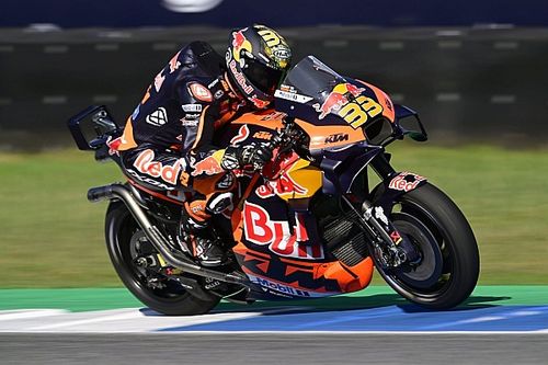 Por qu&eacute; Brad Binder est&aacute; un escal&oacute;n por encima dentro de KTM en MotoGP