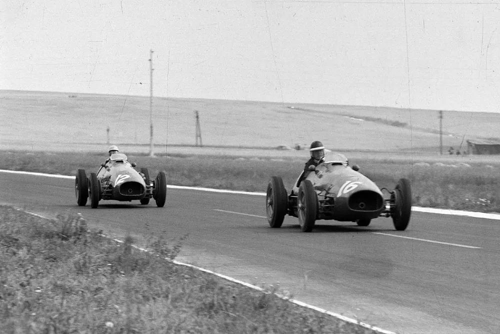 Mike Hawthorn, Ferrari 500, leads Luigi Villoresi, Ferrari 500