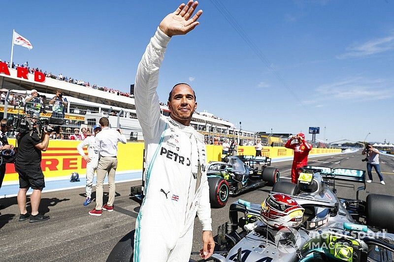 Lewis Hamilton, Mercedes AMG F1 W10 tras lograr la pole