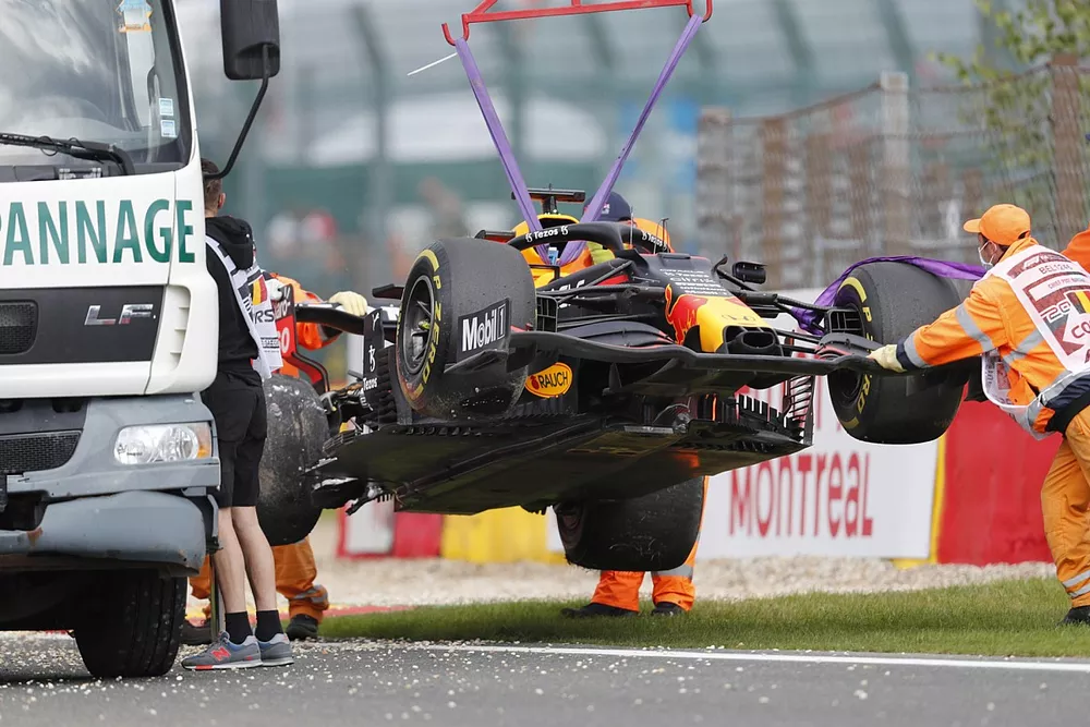 Marshals remove the car of Max Verstappen, Red Bull Racing RB16B