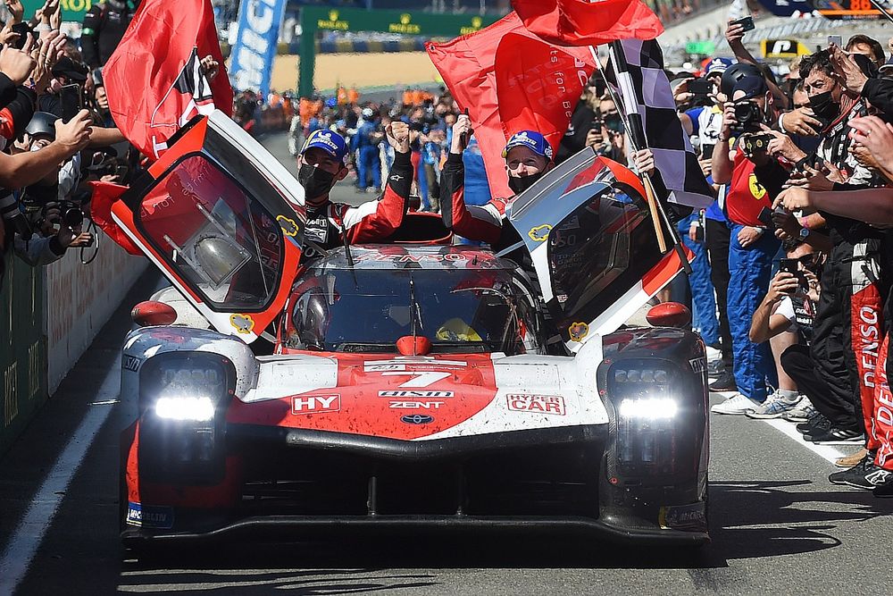 Race winners #7 Toyota Gazoo Racing Toyota GR010 - Hybrid Hypercar, Mike Conway, Kamui Kobayashi, Jose Maria Lopez