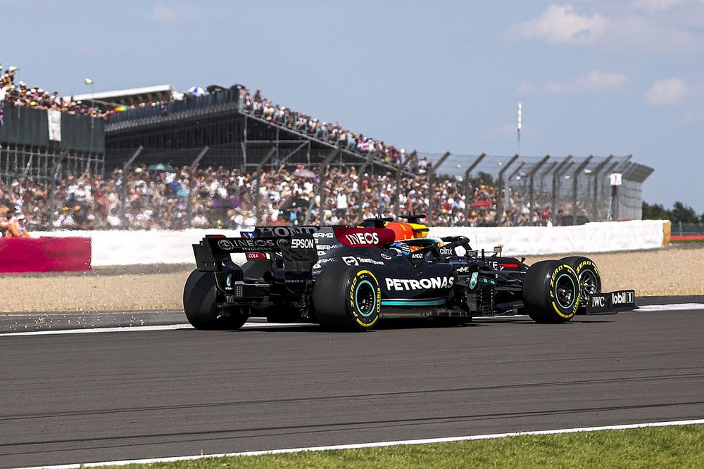 Max Verstappen, Red Bull Racing RB16B, Lewis Hamilton Mercedes W12  