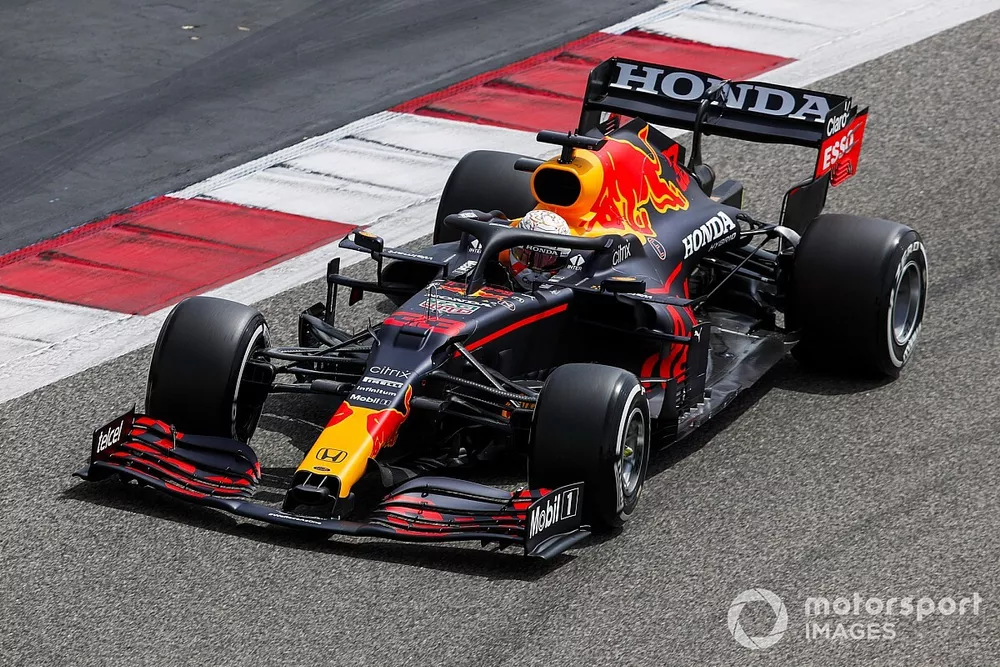Max Verstappen, Red Bull Racing RB16B 