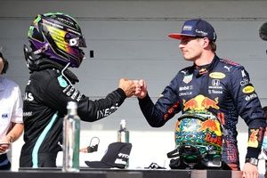 Prost opina sobre batalha entre Verstappen e Hamilton pelo título da F1