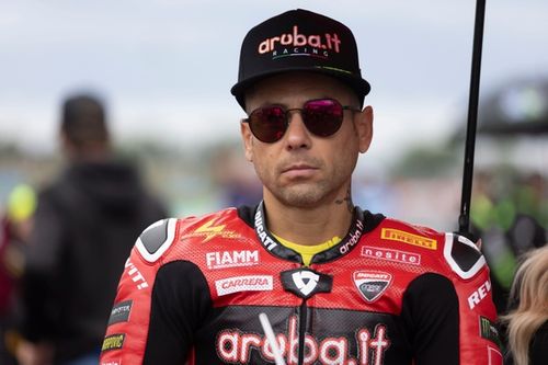 WSBK Magny Cours: Bautista sufre una dura ca&iacute;da y acaba en el centro m&eacute;dico