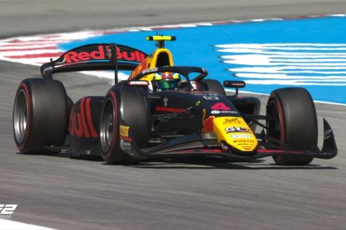 F2 Barcelona: Lindblad maravilla con una pole incontestable; Mart&iacute;, 11&ordm;