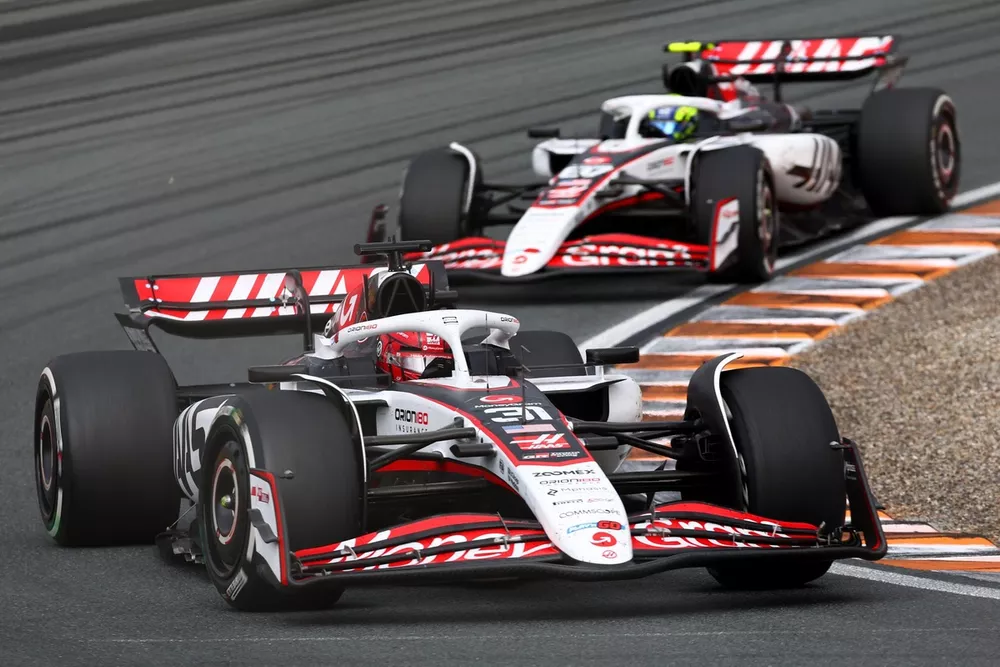 Esteban Ocon, Haas F1 Team, Oliver Bearman, Haas F1 Team