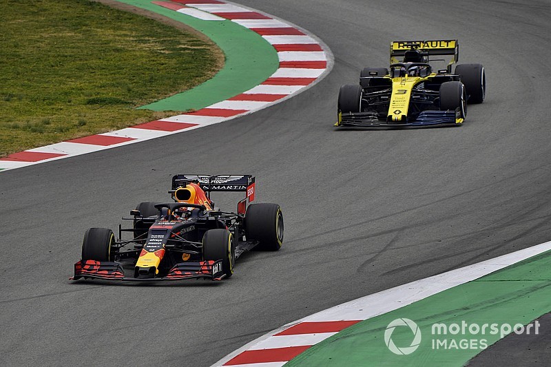 Ricciardo believes following cars might be easier in 2019
