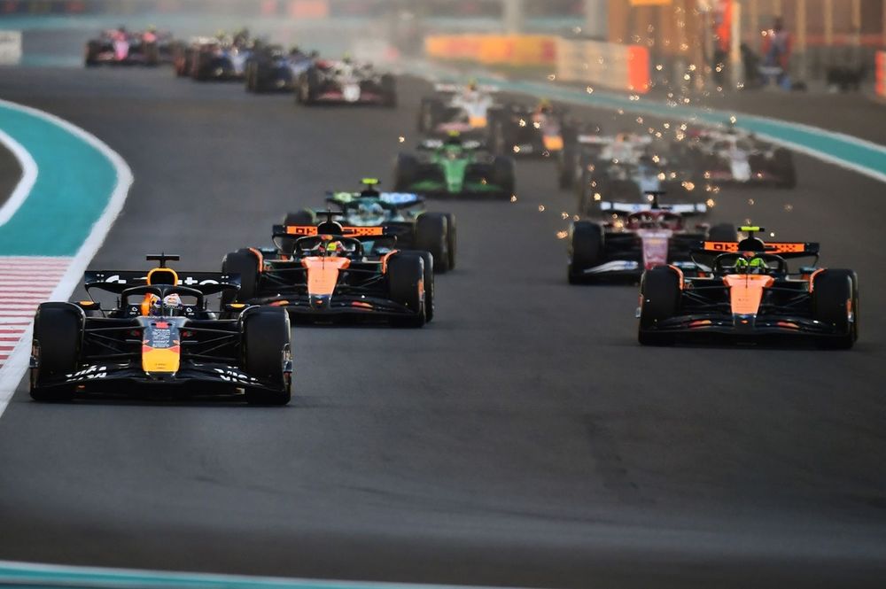 Lando Norris, McLaren, Oscar Piastri, McLaren, Max Verstappen, Red Bull Racing