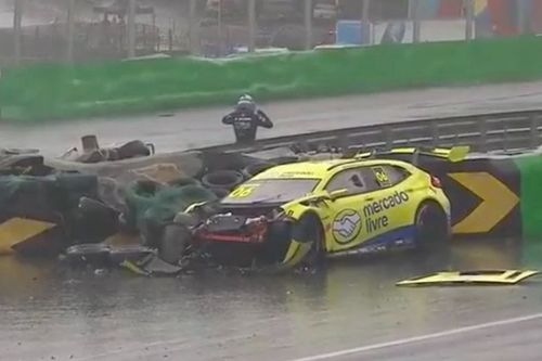 V&Iacute;DEO: Acidente triplo na chuva causa bandeira vermelha na final da Stock Car em Interlagos