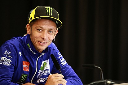 Médico da MotoGP se diz "perplexo" com recuperação de Rossi