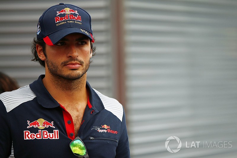 Renault confirma Sainz por empréstimo em 2018