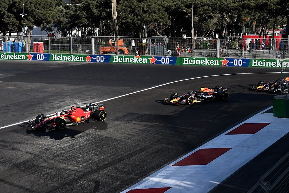 Charles Leclerc, Ferrari SF-23, Sergio P&eacute;rez, Red Bull Racing RB19