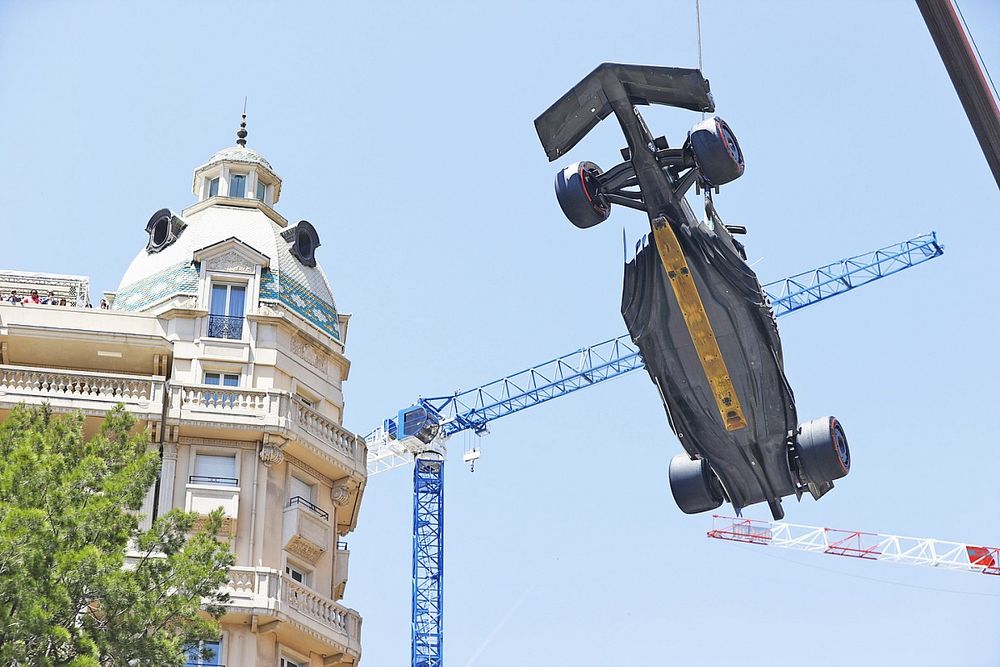 Marshals remove the car of Lewis Hamilton, Mercedes F1 W14, from the circuit with a crane
