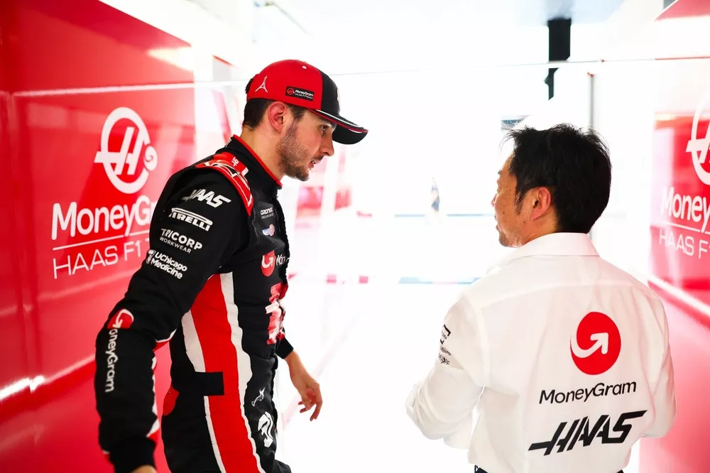 Esteban Ocon, Haas F1 Team, Ayao Komatsu, Haas F1 Team