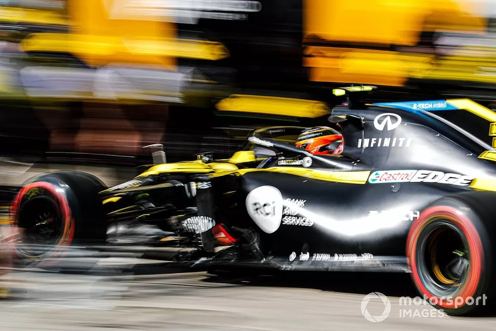 Esteban Ocon, Renault F1 Team R.S.20, dans les stands