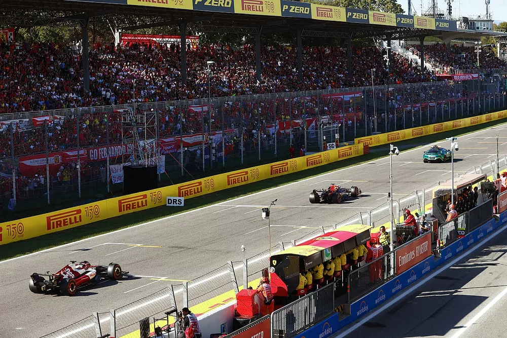 The Safety Car Max Verstappen, Red Bull Racing RB18, 1st position, across the line for victory