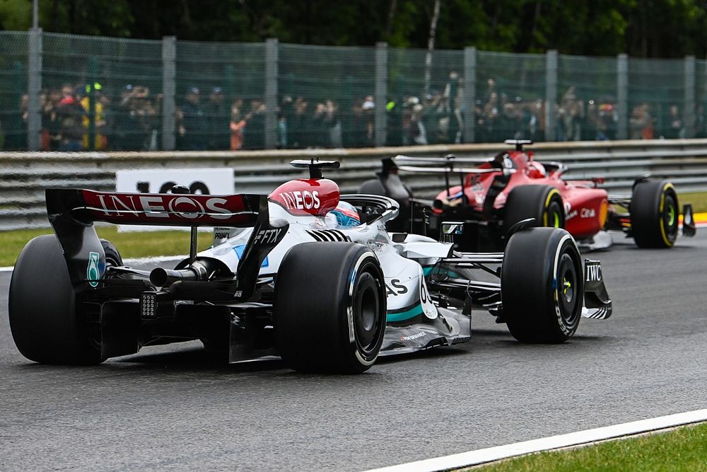 Charles Leclerc, Ferrari F1-75, George Russell, Mercedes W13