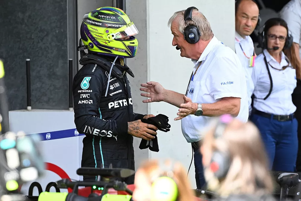 Le troisi&egrave;me Lewis Hamilton, Mercedes-AMG, dans le parc ferm&eacute;