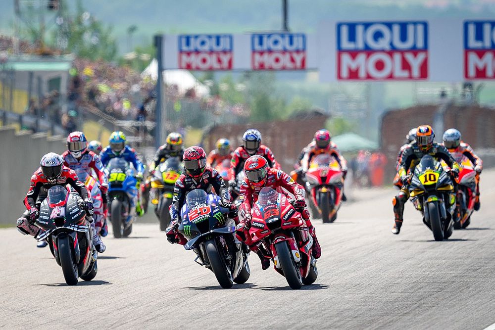 Francesco Bagnaia, Ducati Team, Fabio Quartararo, Yamaha Factory Racing, leads at the start