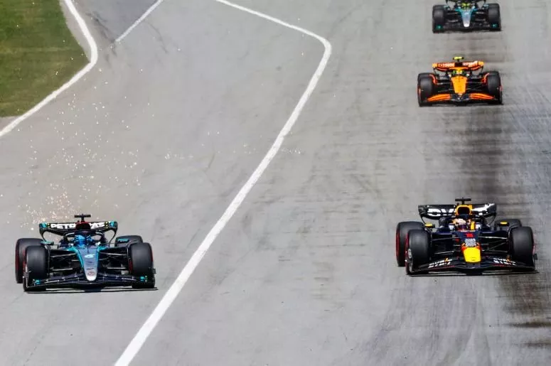 Max Verstappen, Red Bull Racing RB20, George Russell, Mercedes F1 W15