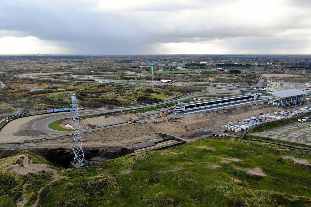 Trabajos de construcción en el autódromo de Zandvoort para el Gran Premio de Holanda