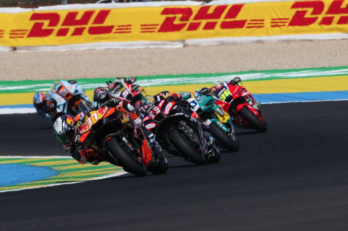 MotoGP - Pilotos foram atingidos por pedaços do asfalto durante corrida em Goiânia: "Condições inaceitáveis"