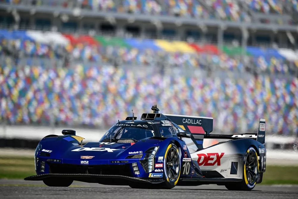 #10 Cadillac Wayne Taylor Racing Cadillac V-Series.R: Ricky Taylor, Filipe Albuquerque, Will Stevens