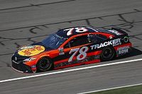 Truex gana la segunda etapa del Auto Club 400