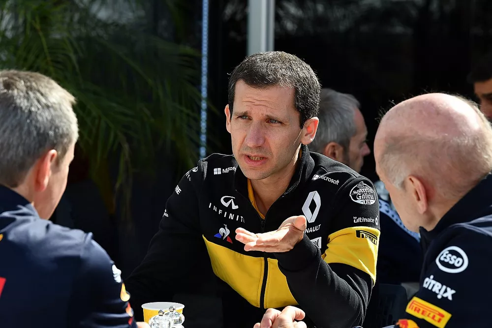 Paul Monaghan, ingeniero jefe de Red Bull Racing, Remi Taffin, jefe de Renault Sport F1 Track Operation