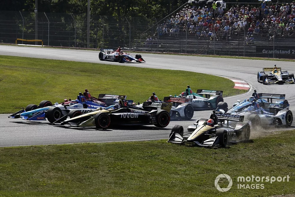 Takuma Sato, Rahal Letterman Lanigan Racing Honda, Marcus Ericsson, Arrow Schmidt Peterson Motorsports Honda, James Hinchcliffe, Arrow Schmidt Peterson Motorsports Honda, start, crash
