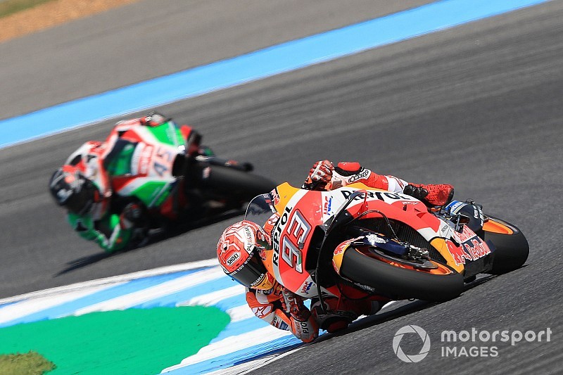 Marquez firma la 50esima pole in MotoGP a Buriram, ma Rossi è solo a 11 millesimi!