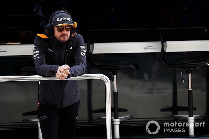 Alonso se une a Red Bull y Toro Rosso en la parte trasera de la parrilla