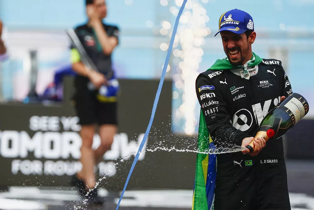 Lucas di Grassi, Venturi Racing, 3rd position, sprays Champagne on the podium