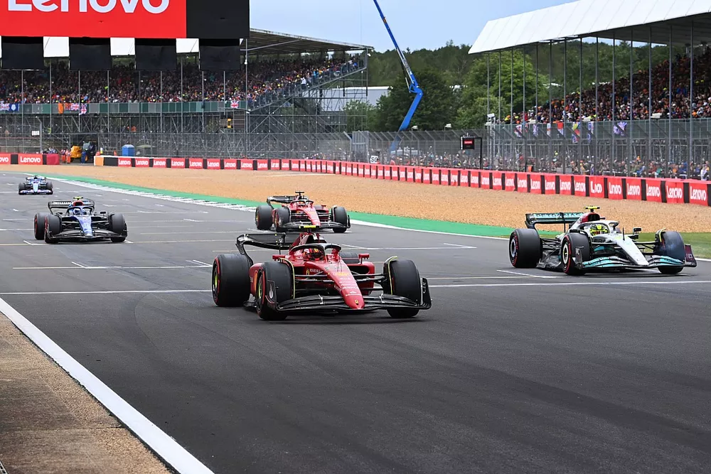 Carlos Sainz, Ferrari F1-75, Lewis Hamilton, Mercedes W13, Charles Leclerc, Ferrari F1-75, Nicholas Latifi, Williams FW44, practice their start procedures at the end of FP3