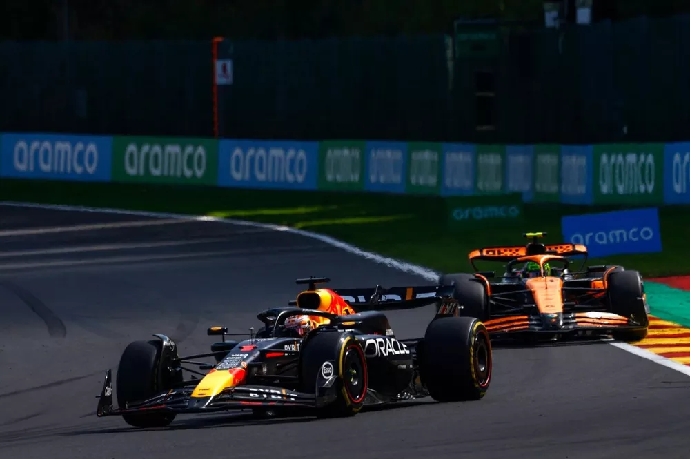 Max Verstappen, Red Bull Racing RB20, Lando Norris, McLaren MCL38